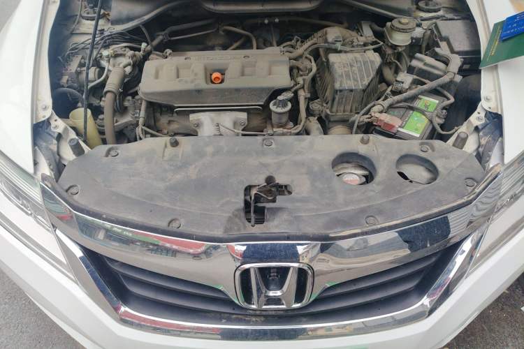 Used Honda Crider 2013 1.8L automatic luxury edition Engine Bay
