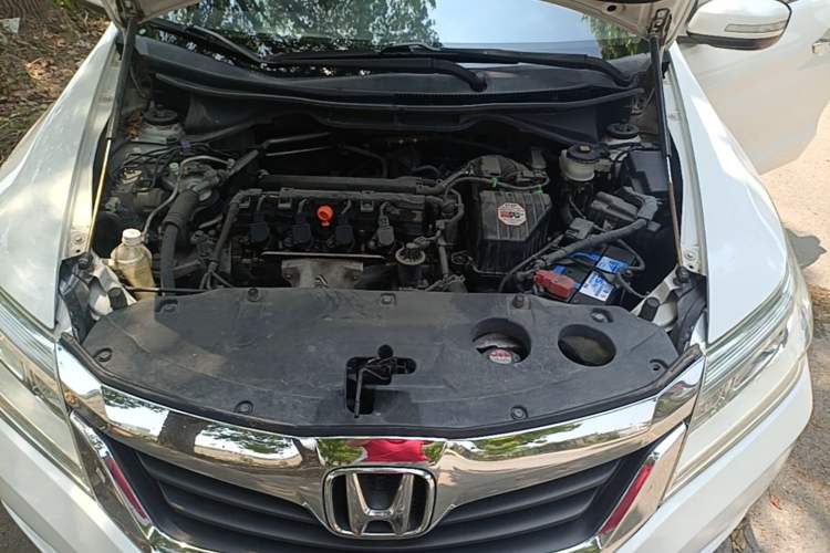 Used Honda Crider 2013 1.8L automatic luxury edition Engine Bay