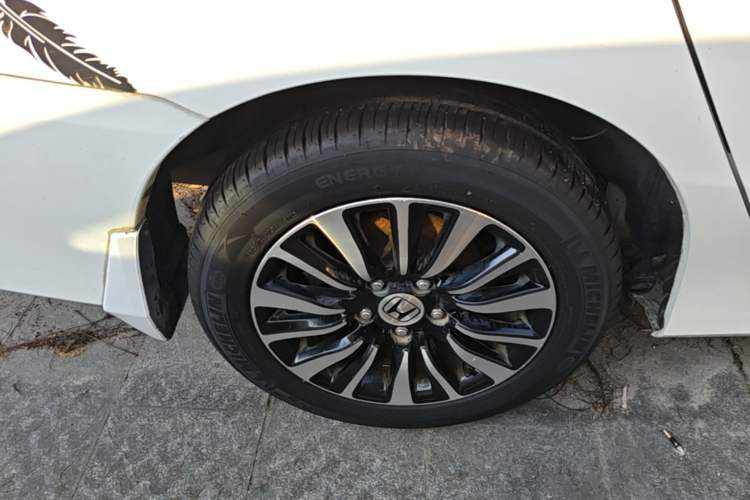 Used Honda Crider 2013 1.8L automatic luxury edition Exterior 5