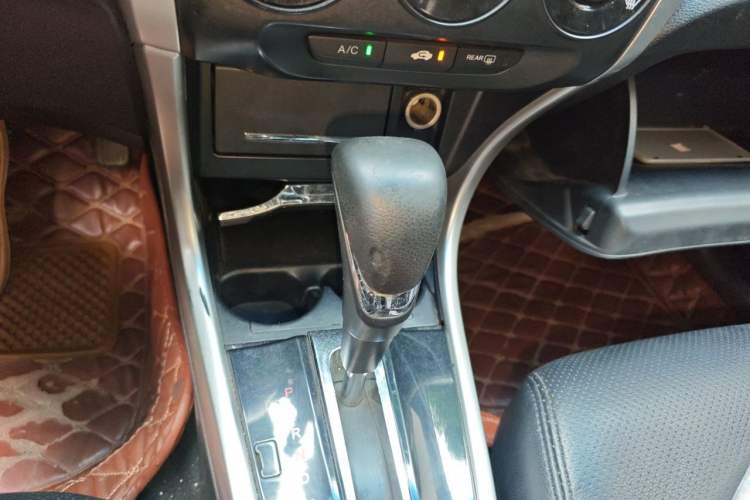 Used Honda Crider 2013 1.8L automatic luxury edition Gear Lever
