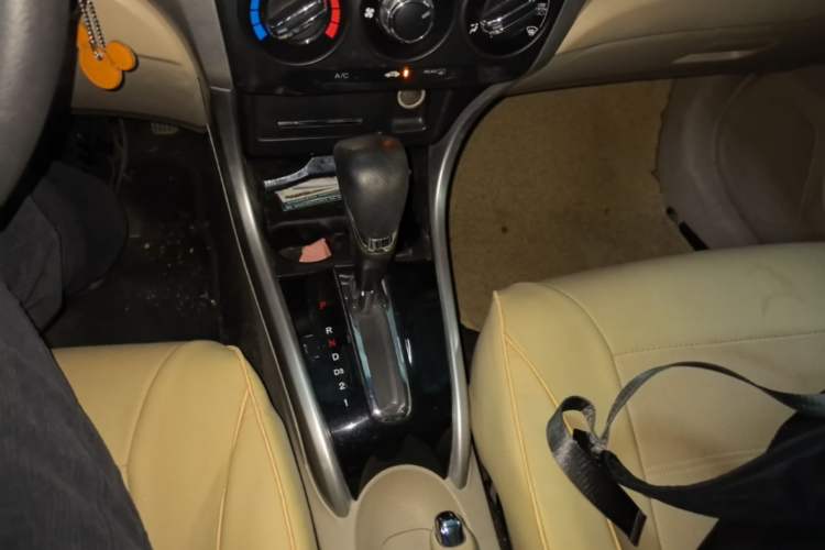 Used Honda Crider 2013 1.8L automatic comfort version Gear Lever