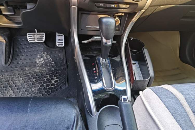 Used Honda Crider 2013 1.8L automatic luxury edition Gear Lever
