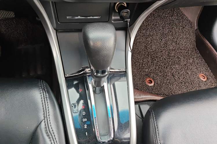 Used Honda Crider 2013 1.8L automatic luxury edition Gear Lever