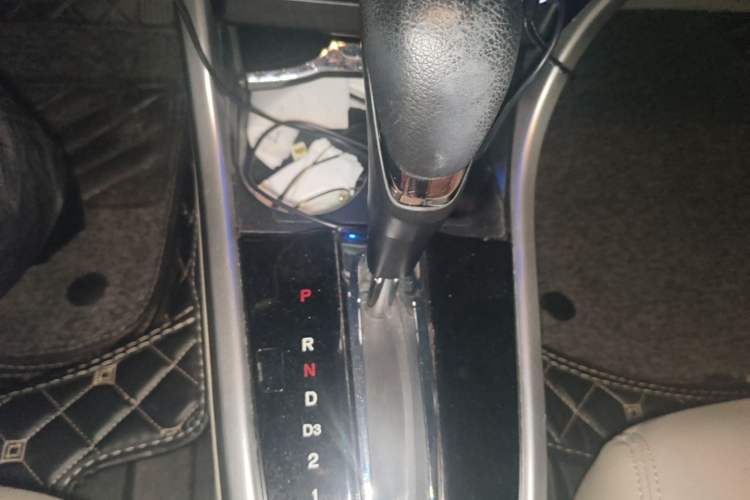 Used Honda Crider 2013 1.8L automatic luxury edition Gear Lever