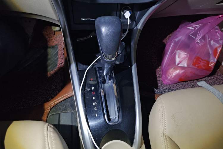 Used Honda Crider 2013 1.8L automatic luxury edition Gear Lever