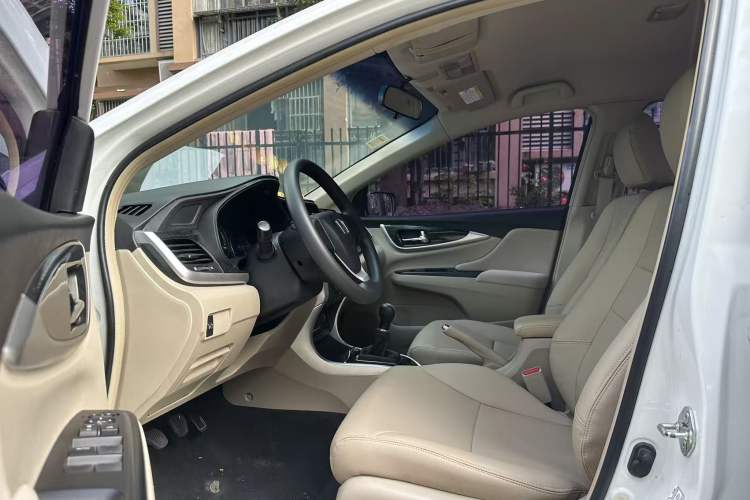 Used Honda Crider 2013 1.8L manual Comfort version Interior 2