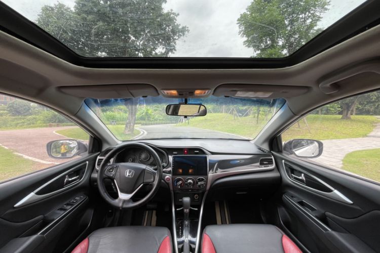 Used Honda Crider 2013 1.8L automatic luxury edition Interior 2
