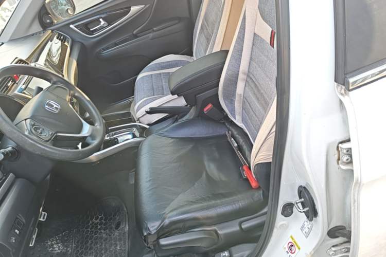 Used Honda Crider 2013 1.8L automatic luxury edition Left Front Seat
