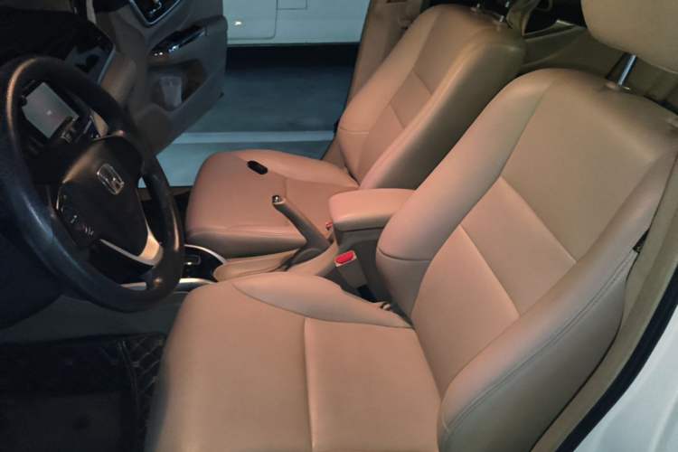 Used Honda Crider 2013 1.8L automatic luxury edition Left Front Seat