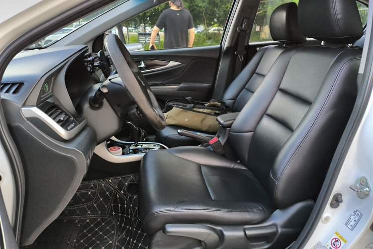 Used Honda Crider 2013 1.8L automatic luxury edition Left Front Seat