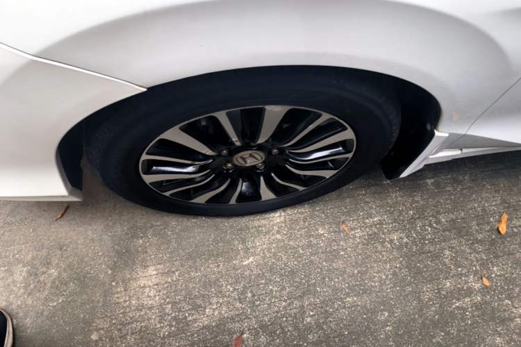 Used Honda Crider 2013 1.8L automatic luxury edition Left Front Wheel Hub