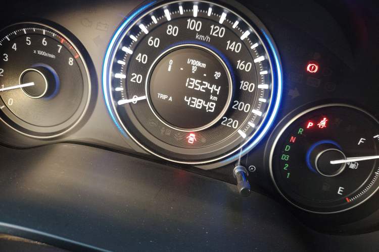 Used Honda Crider 2013 1.8L automatic luxury edition Odometer Close Up