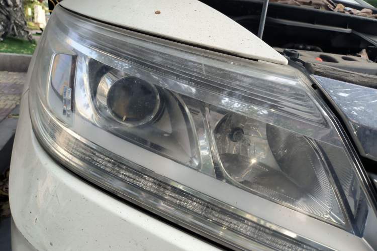 Used Honda Crider 2013 1.8L automatic luxury edition Right Front Headlight