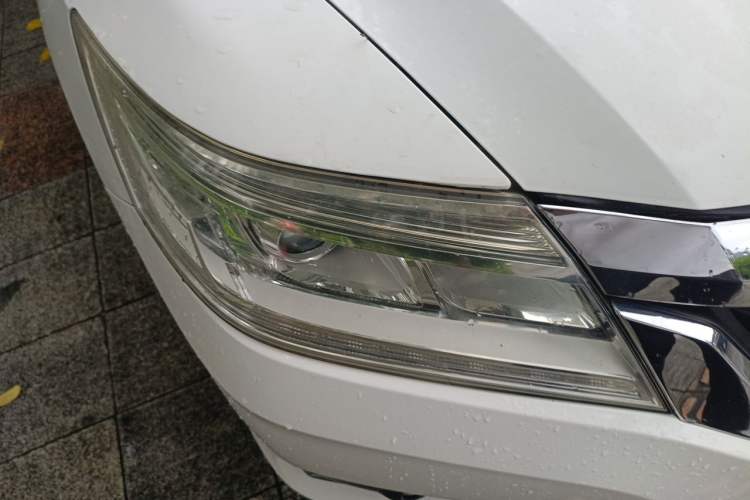 Used Honda Crider 2013 1.8L automatic luxury edition Right Front Headlight