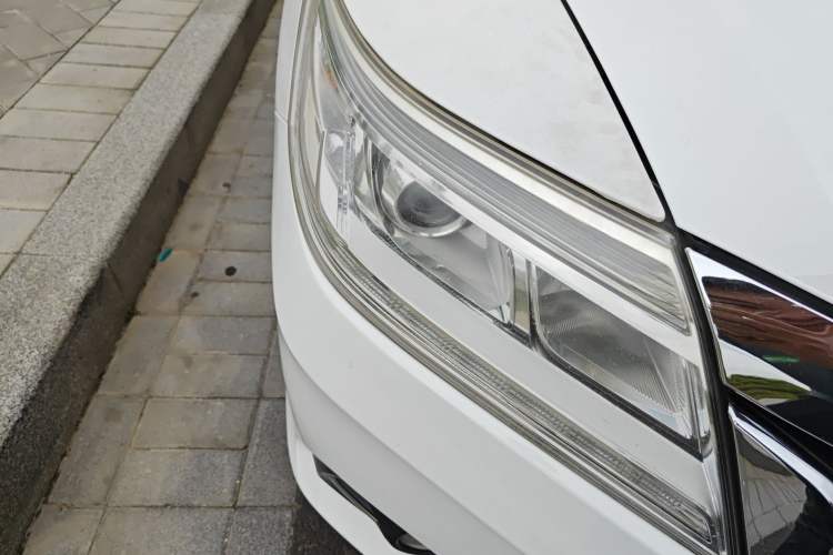 Used Honda Crider 2013 1.8L automatic luxury edition Right Front Headlight