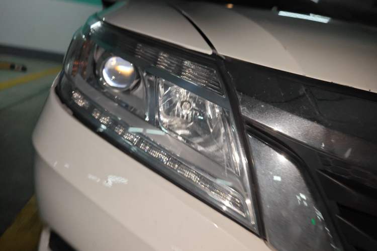Used Honda Crider 2013 1.8L automatic luxury edition Right Front Headlight