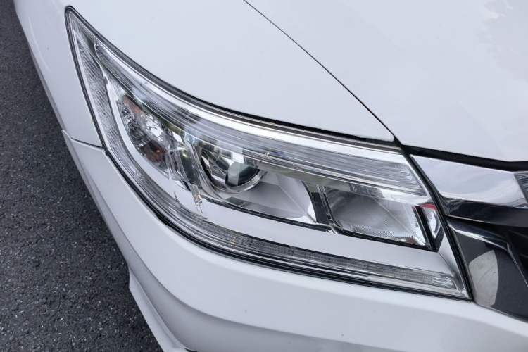 Used Honda Crider 2013 1.8L automatic luxury edition Right Front Headlight