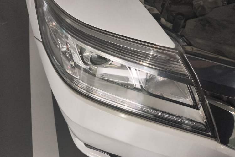Used Honda Crider 2013 1.8L automatic luxury edition Right Front Headlight