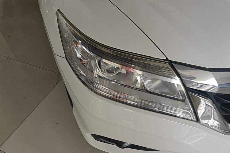 Used Honda Crider 2013 1.8L automatic luxury edition Right Front Headlight