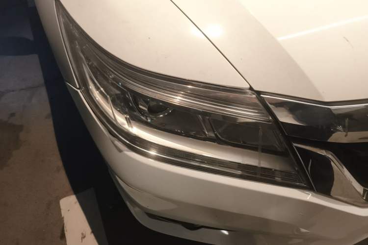 Used Honda Crider 2013 1.8L automatic luxury edition Right Front Headlight