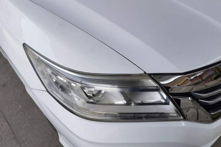 Used Honda Crider 2013 1.8L automatic luxury edition Right Front Headlight