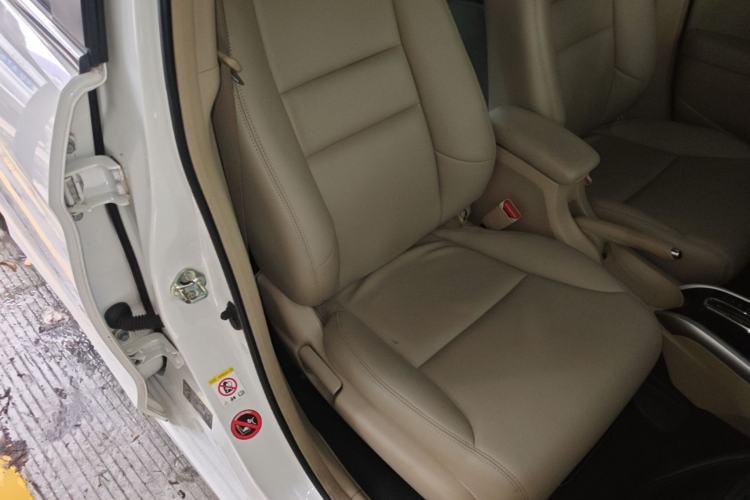 Used Honda Crider 2013 1.8L automatic luxury edition Right Front Seat