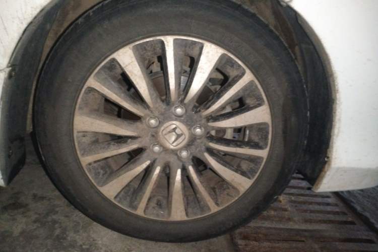 Used Honda Crider 2013 1.8L automatic luxury edition Right Front Wheel Hub