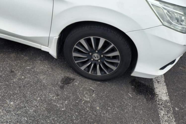 Used Honda Crider 2013 1.8L automatic comfort version Right Front Wheel Hub