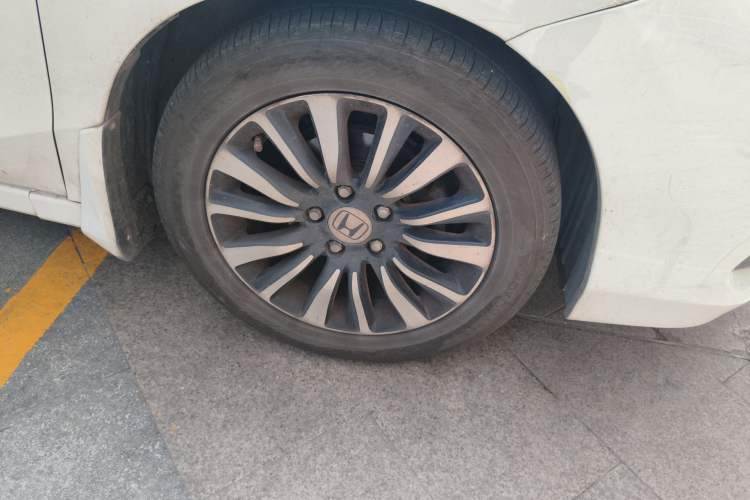 Used Honda Crider 2013 1.8L automatic comfort version Right Front Wheel Hub