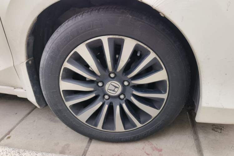 Used Honda Crider 2013 1.8L automatic luxury edition Right Front Wheel Hub
