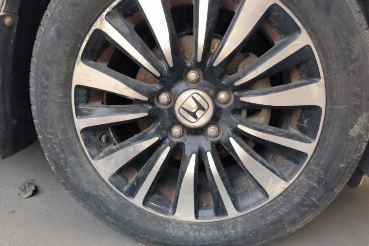 Used Honda Crider 2013 1.8L automatic luxury edition Right Front Wheel Hub