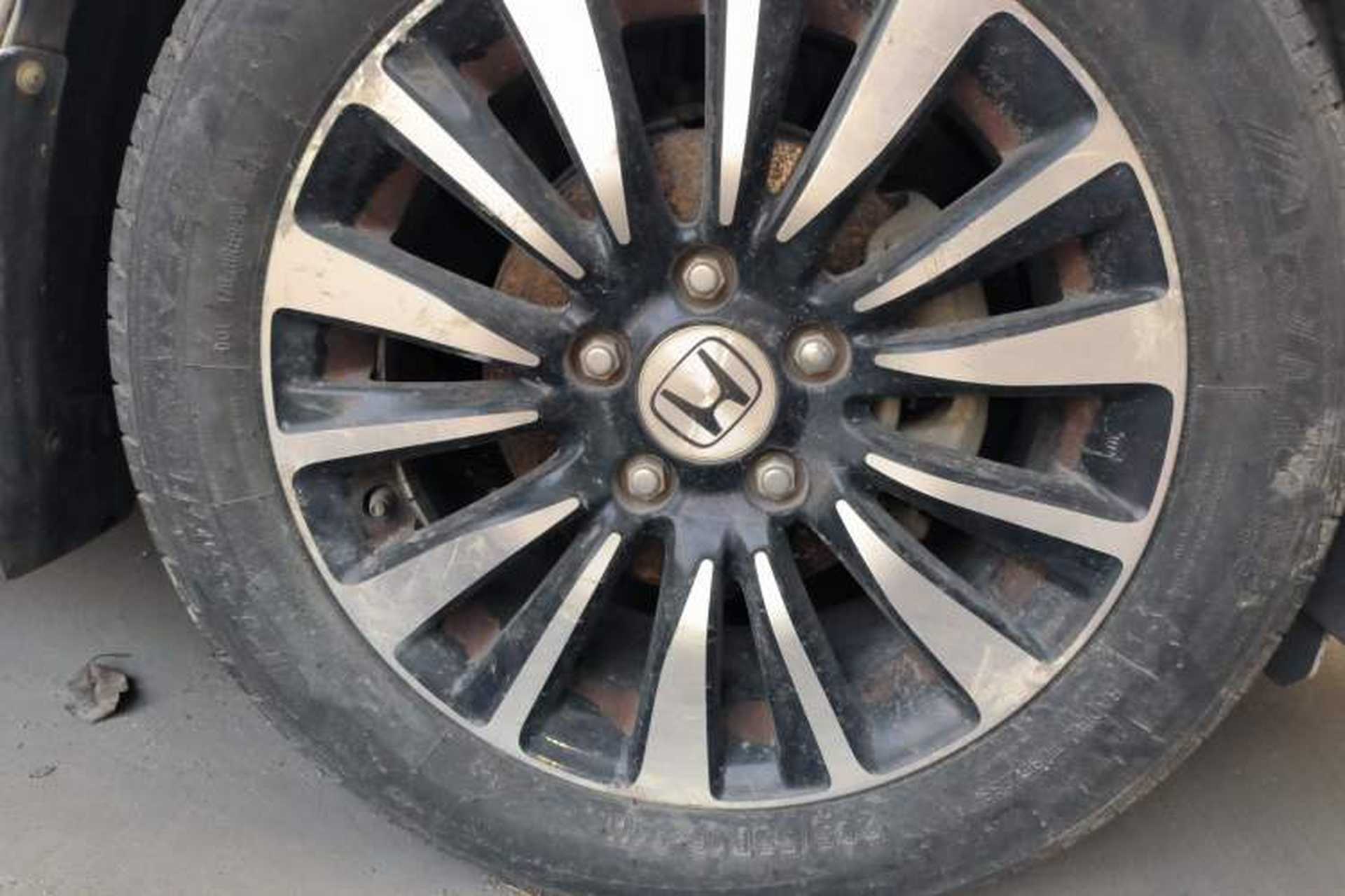 Used Honda Crider 2013 1.8L automatic luxury edition Right Front Wheel Hub