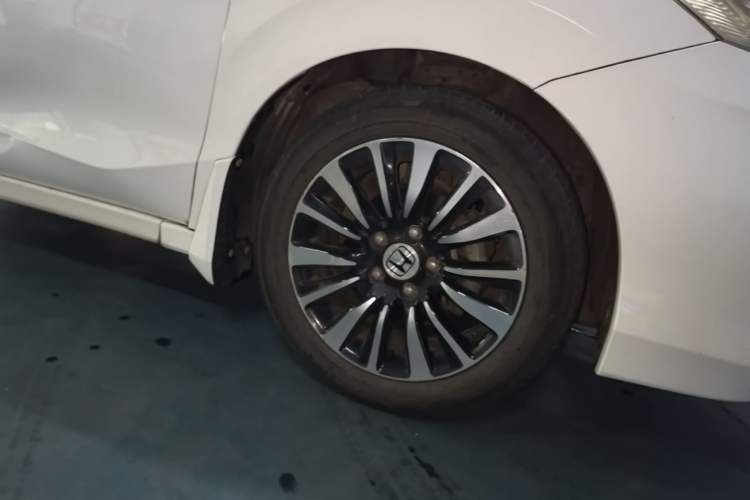 Used Honda Crider 2013 1.8L automatic comfort version Right Front Wheel Hub