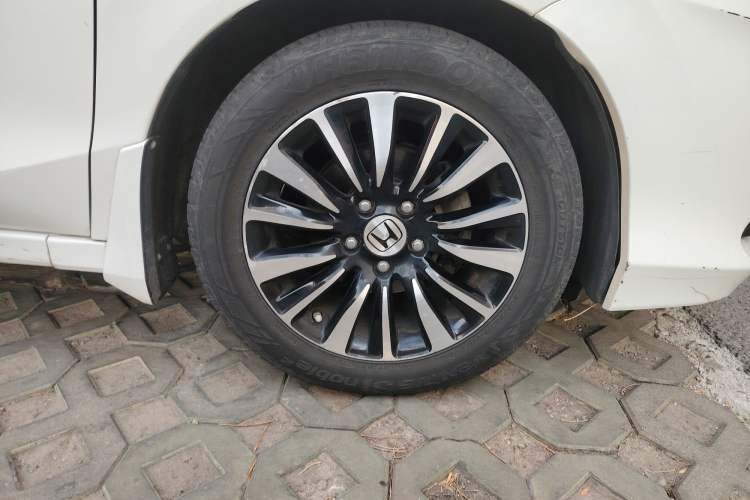 Used Honda Crider 2013 1.8L automatic luxury edition Right Front Wheel Hub