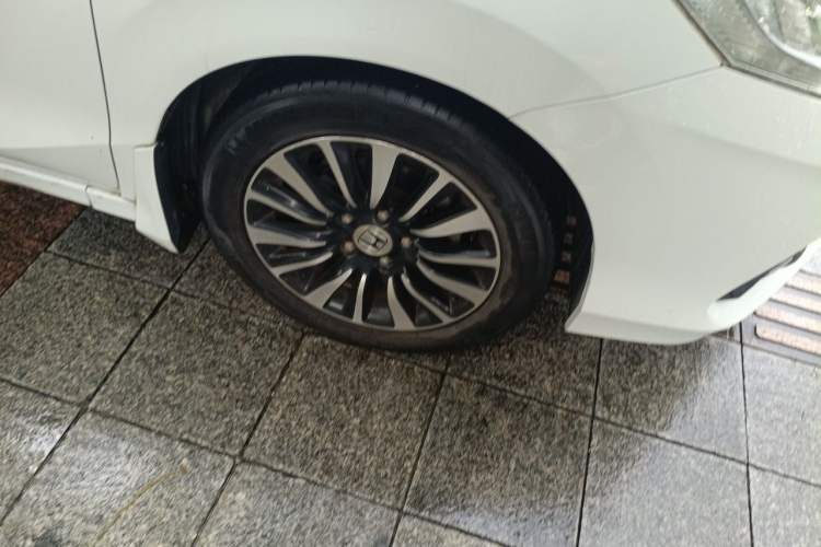 Used Honda Crider 2013 1.8L automatic luxury edition Right Front Wheel Hub