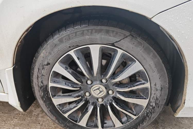 Used Honda Crider 2013 1.8L automatic comfort version Right Front Wheel Hub