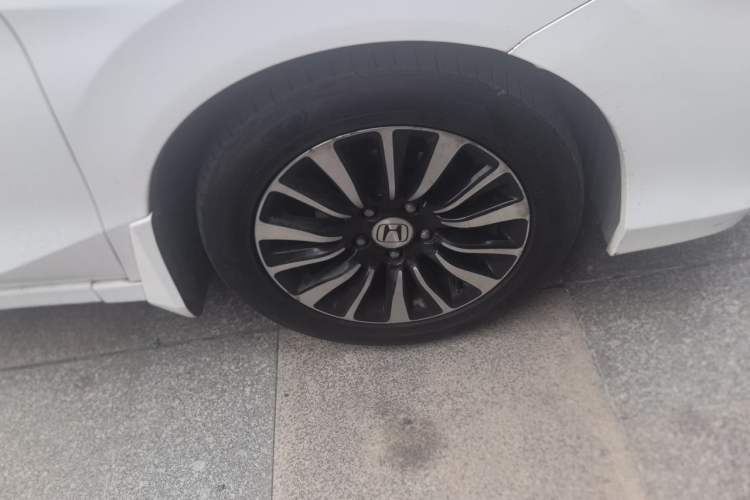 Used Honda Crider 2013 1.8L automatic luxury edition Right Front Wheel Hub
