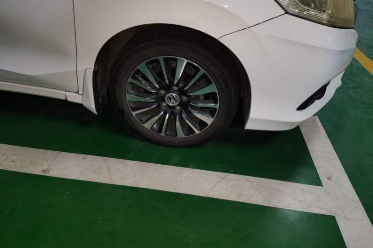 Used Honda Crider 2013 1.8L automatic comfort version Right Front Wheel Hub