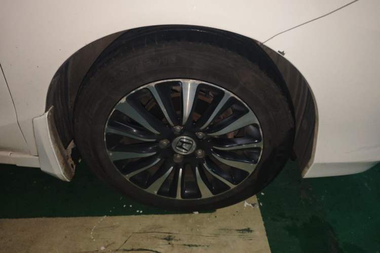 Used Honda Crider 2013 1.8L automatic luxury edition Right Front Wheel Hub
