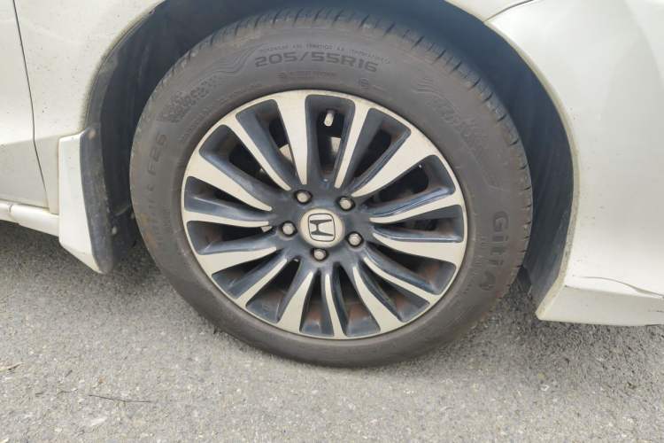 Used Honda Crider 2013 1.8L automatic luxury edition Right Front Wheel Hub