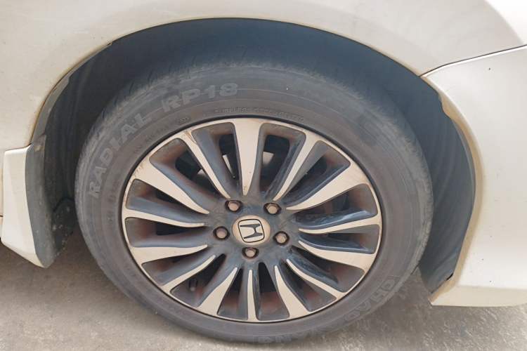 Used Honda Crider 2013 1.8L automatic luxury edition Right Front Wheel Hub