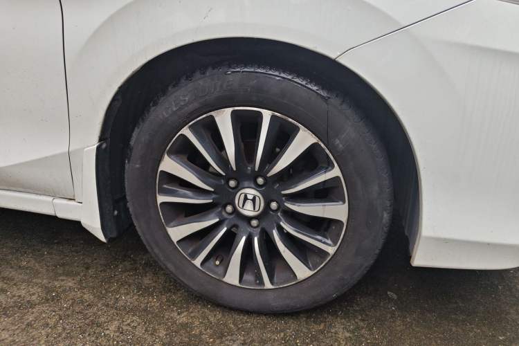 Used Honda Crider 2013 1.8L manual Comfort version Right Front Wheel Hub