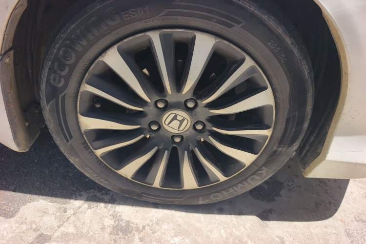 Used Honda Crider 2013 1.8L manual Comfort version Right Front Wheel Hub