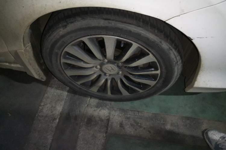 Used Honda Crider 2013 1.8L automatic luxury edition Right Front Wheel Hub