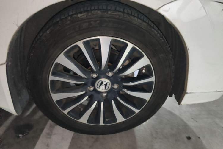 Used Honda Crider 2013 1.8L automatic luxury edition Right Front Wheel Hub