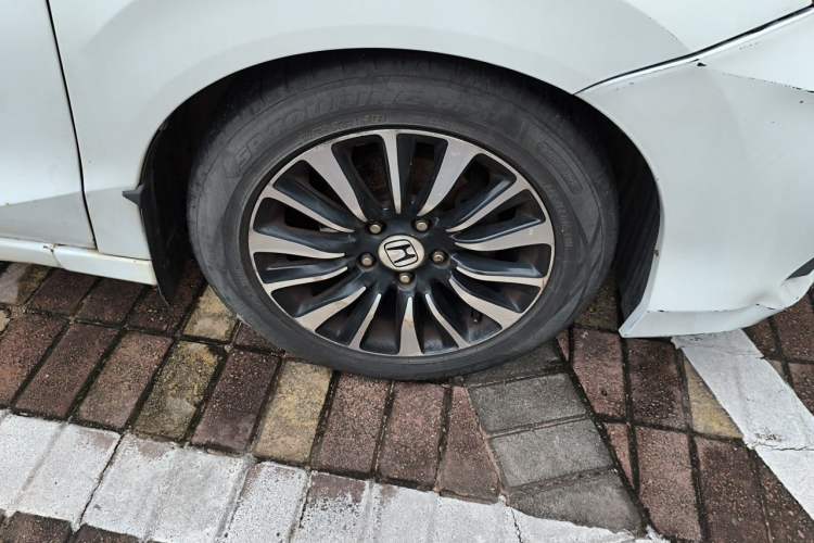 Used Honda Crider 2013 1.8L automatic comfort version Right Front Wheel Hub