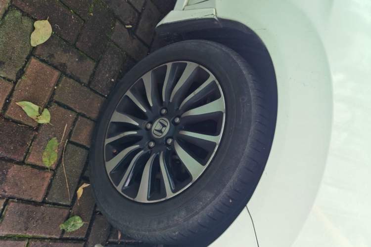 Used Honda Crider 2013 1.8L automatic comfort version Right Front Wheel Hub