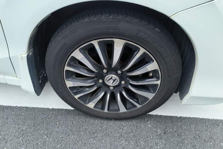Used Honda Crider 2013 1.8L automatic luxury edition Right Front Wheel Hub