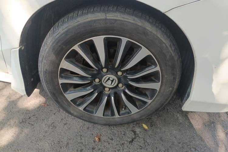 Used Honda Crider 2013 1.8L automatic comfort version Right Front Wheel Hub