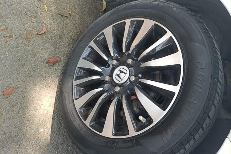 Used Honda Crider 2013 1.8L automatic luxury edition Right Front Wheel Hub